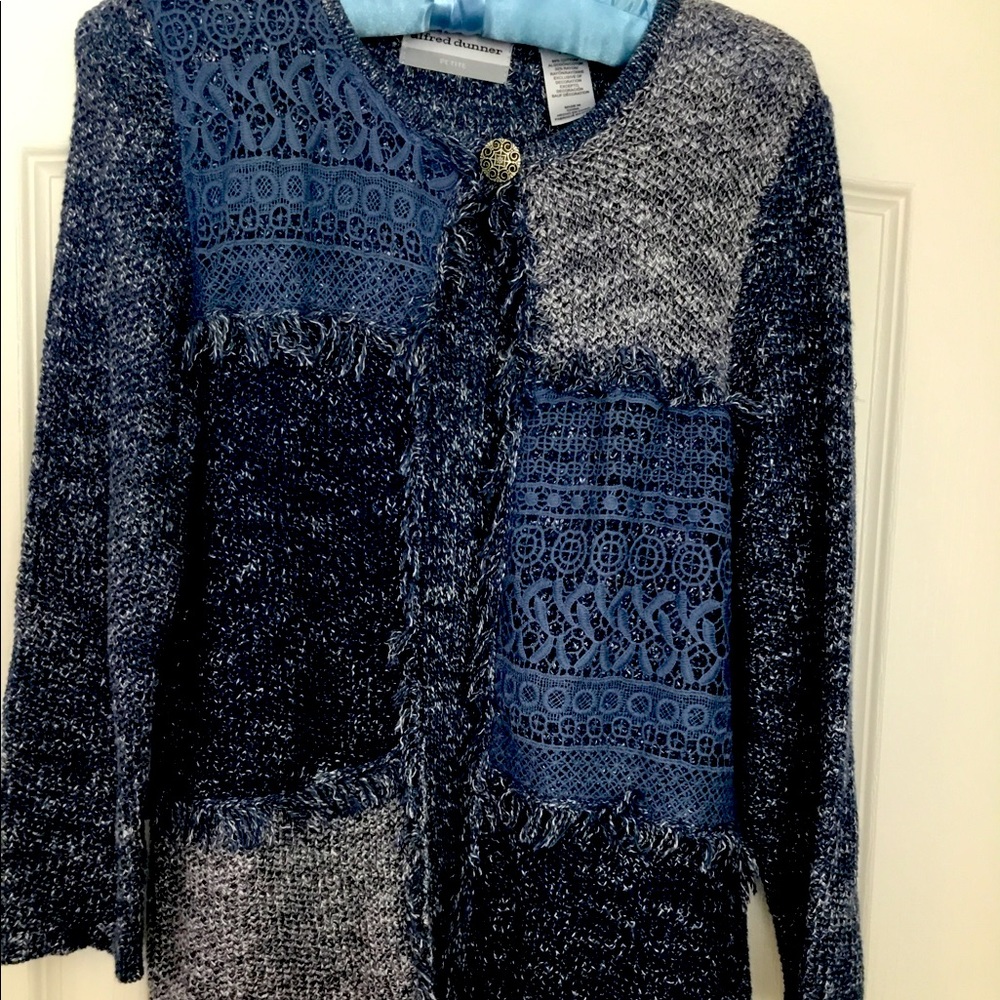 Long sleeve single button sweater